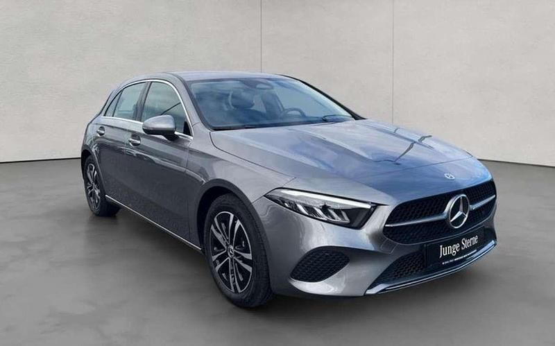 Grigio Usata 2024 Mercedes A200 Advanced Tre volumi | 26.990 € (Super prezzo) - Immagine 1/4