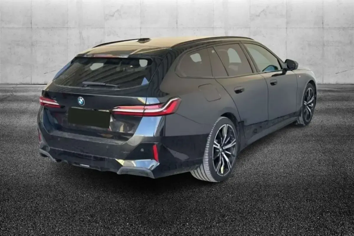 Usata BMW 520 M Sport 197 CV (144 kW) 2025 Nero Station wagon