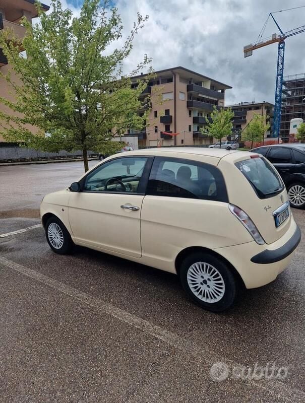 Usata Lancia Ypsilon 60 CV (44 kW) 2005 Giallo Utilitaria
