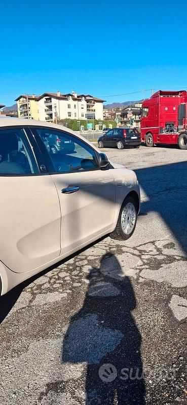 Usata Lancia Ypsilon Gold 69 CV (50 kW) 2019 Marrone Utilitaria