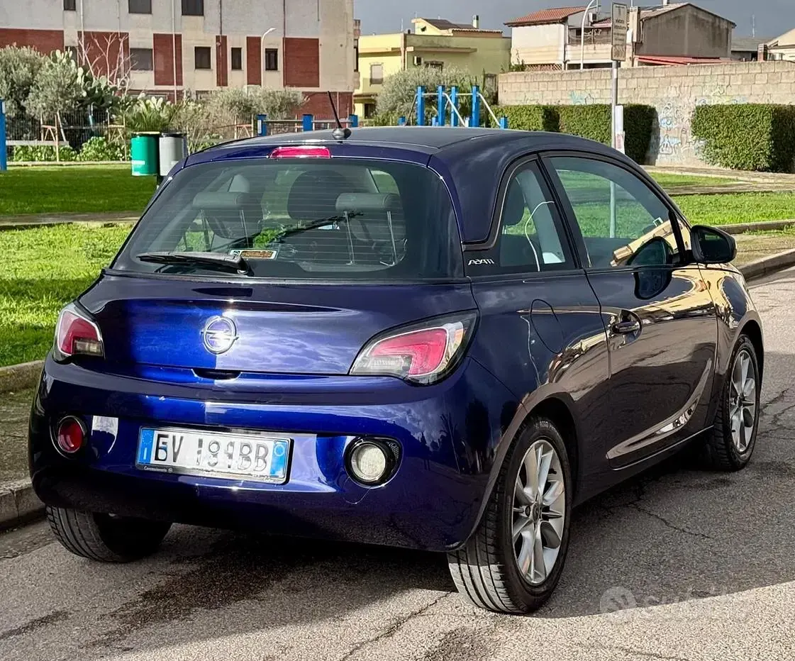 Usado Opel Adam Jam 69 CV (50 kW) 2015 Azul Utilitario