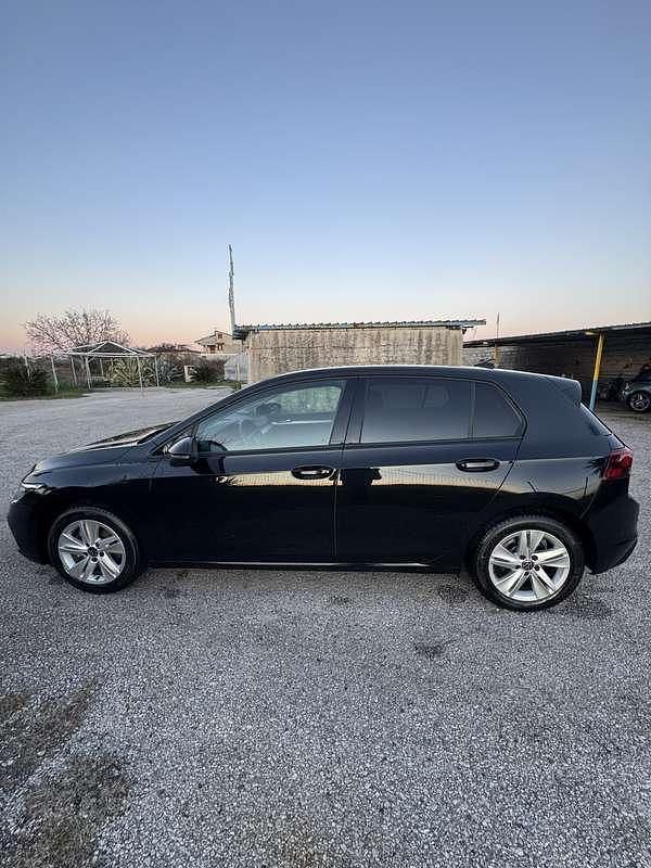 Usata VW Golf VIII Life 131 CV (96 kW) 2022 Berlina