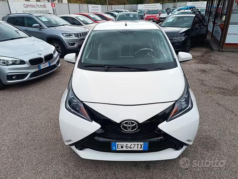 Usata Toyota Aygo Cool 69 CV (50 kW) 2014 Bianco Utilitaria