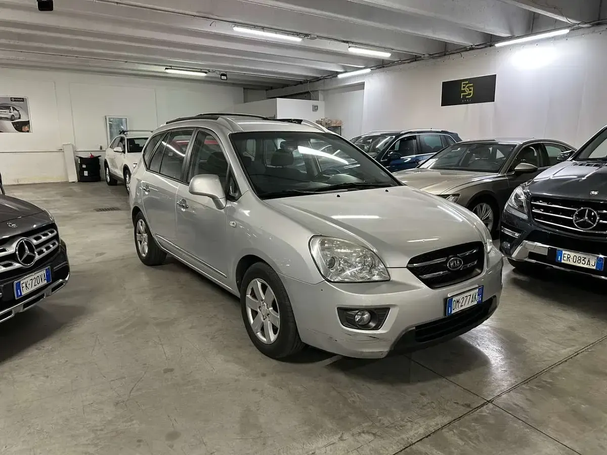 Usata Kia Carens Family 140 CV (102 kW) 2007 Argento Monovolume