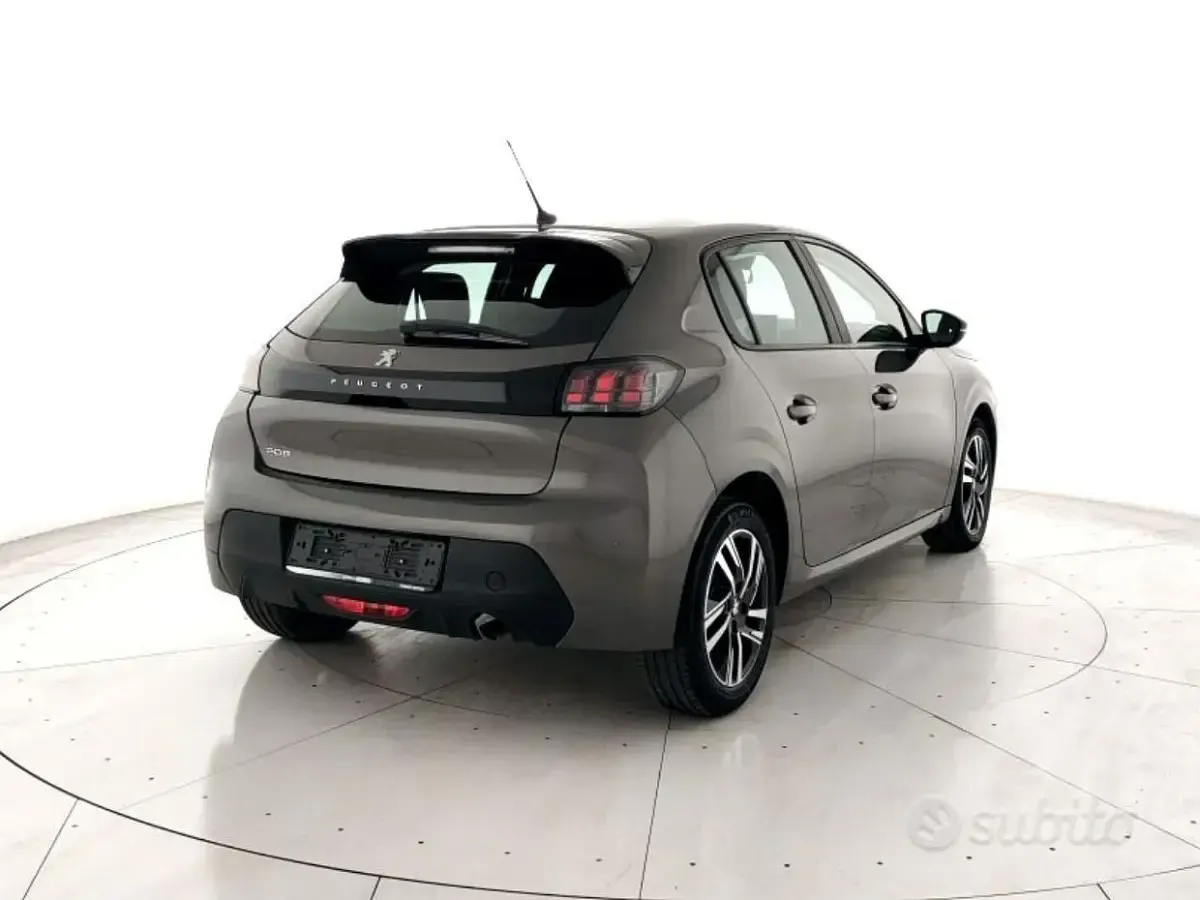 Usata Peugeot 208 Active 101 CV (74 kW) 2023 Grigio Utilitaria