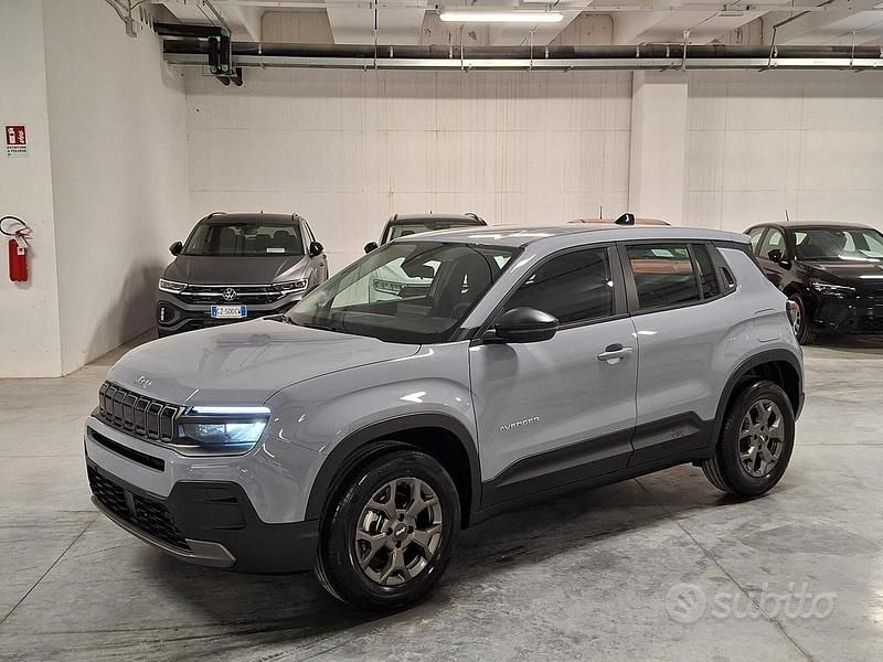 Nuova Jeep Avenger Longitude 101 CV (74 kW) 2025 Grigio SUV