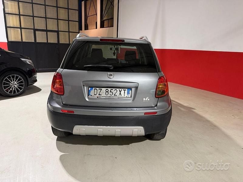 Usata Fiat Sedici Dynamic 119 CV (87 kW) 2010 Grigio SUV