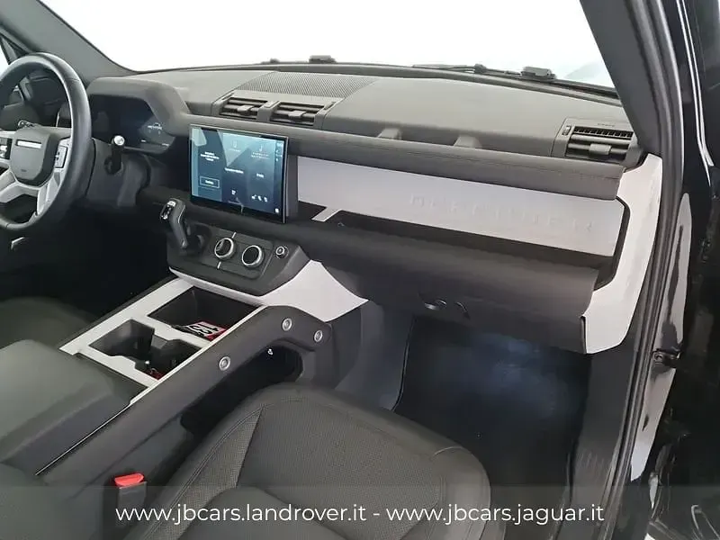 Käytetty Land Rover Defender S 400 HP (294 kW) 2024 Musta Katumaasturi