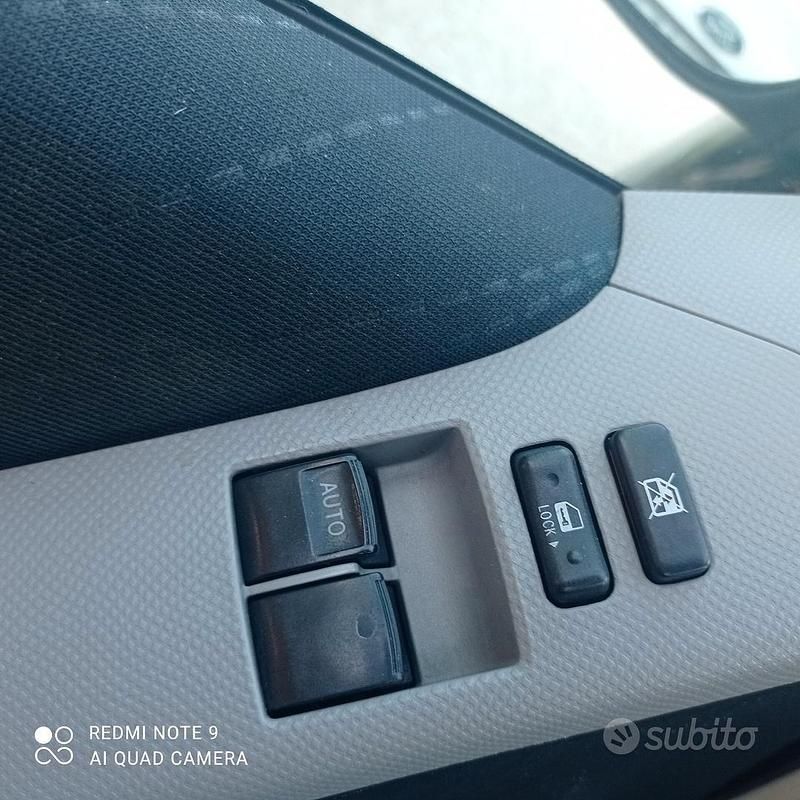 Usata Toyota Yaris Sol 90 CV (66 kW) 2009 Nero Berlina