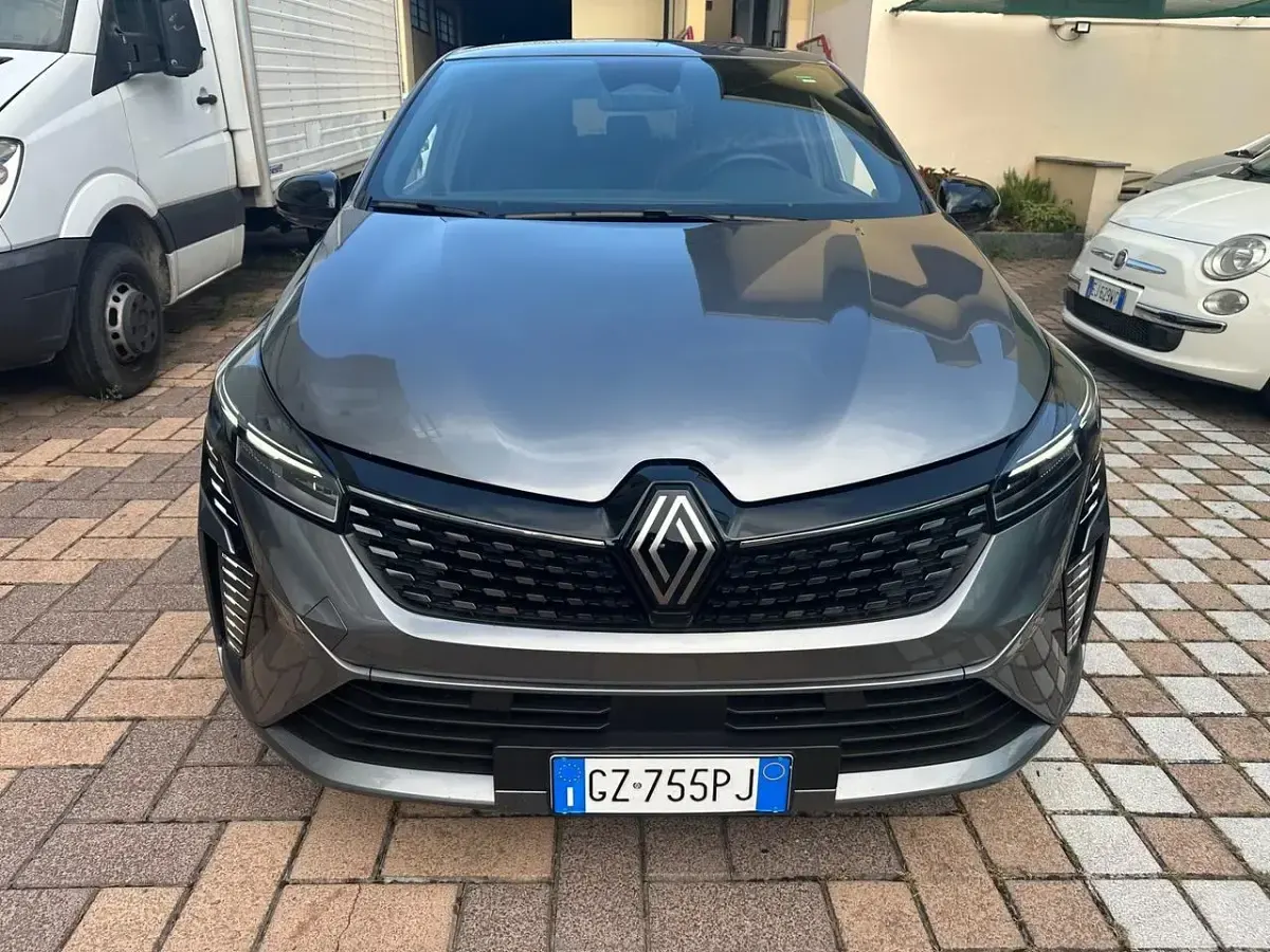 Usata Renault Clio V Techno 100 CV (73 kW) 2025 Grigio Berlina