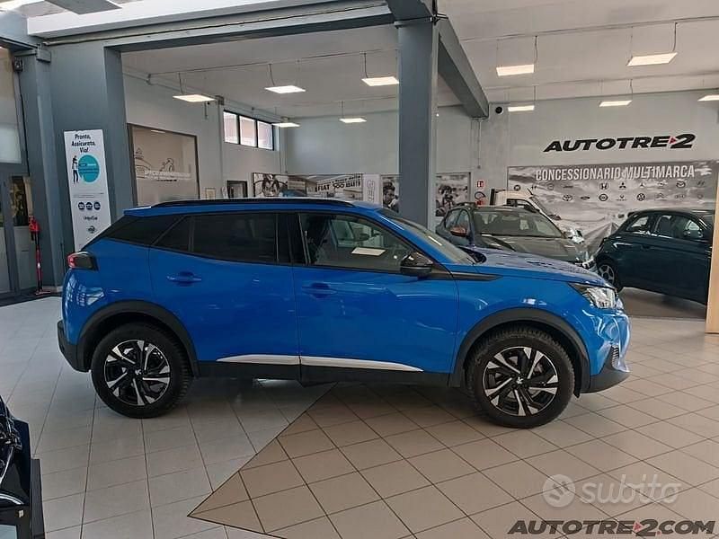 Usata Peugeot 2008 Allure 131 CV (96 kW) 2023 Blu SUV