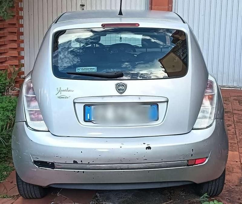 Usata Lancia Ypsilon 77 CV (56 kW) 2010 Grigio Utilitaria