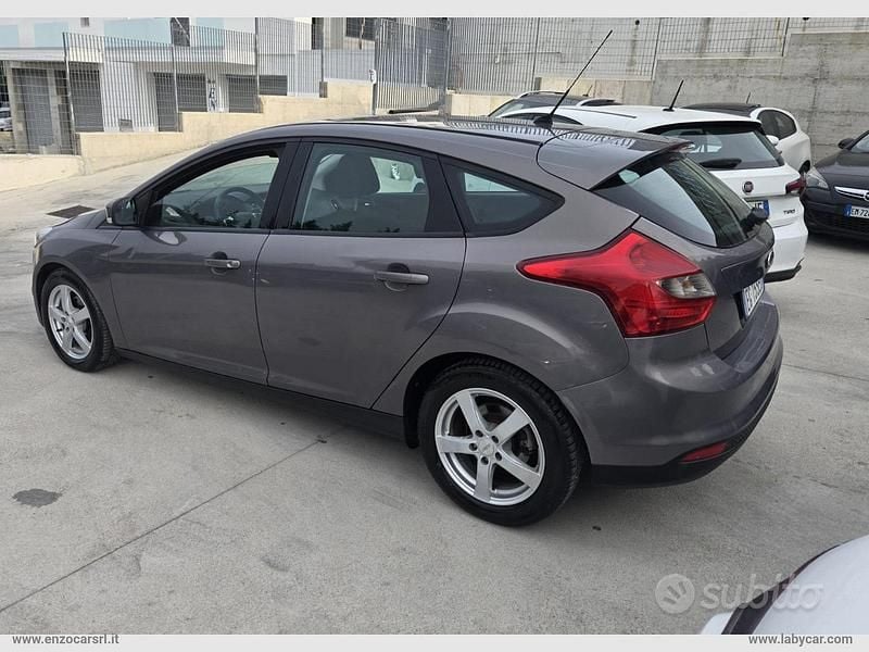 Usata Ford Focus Titanium 116 CV (85 kW) 2011 Grigio Berlina