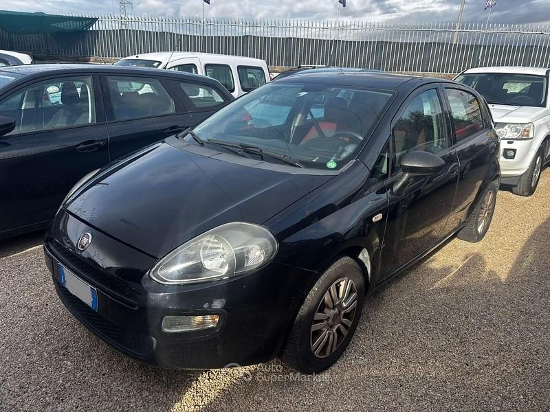 Nero Usata 2013 Fiat Punto Tre volumi | 3500 € (Buon prezzo) - Immagine 1/4