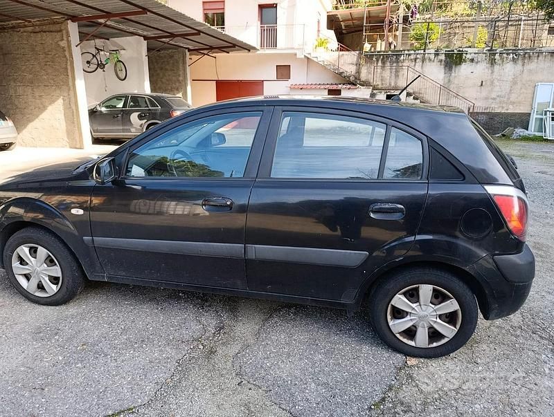Usata Kia Rio 2008 Nero Berlina