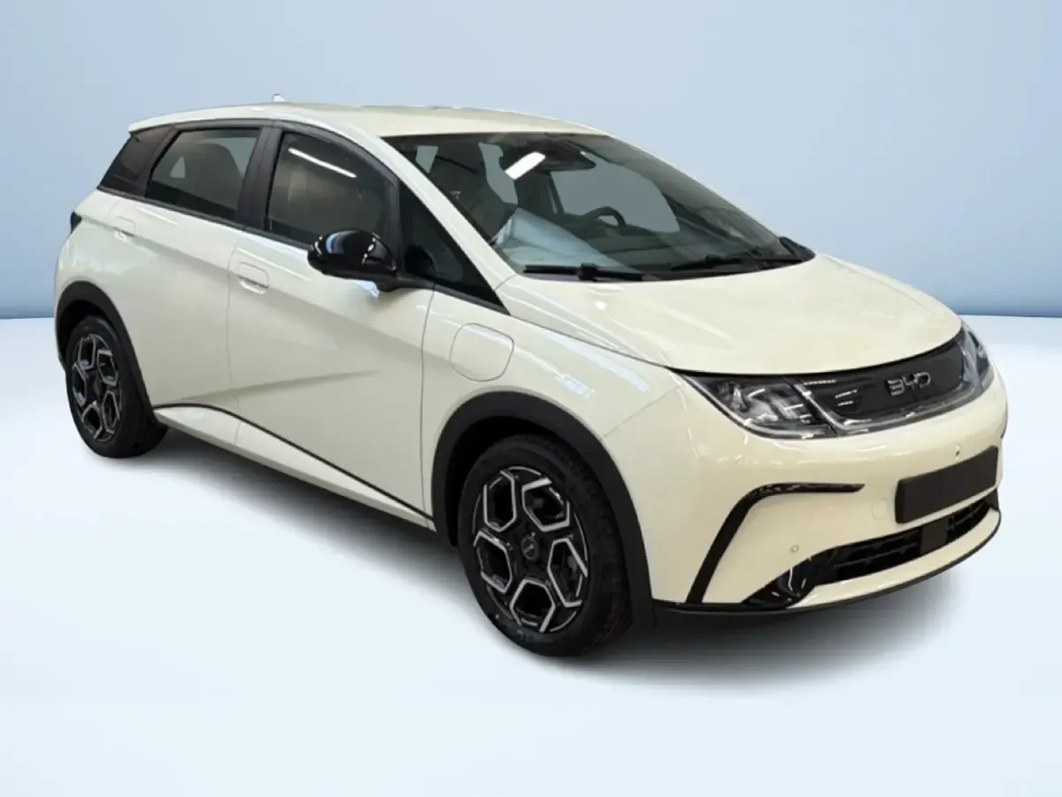 Nuova BYD Dolphin Comfort 150 kW (204 CV) 2026 Bianco pastello Utilitaria