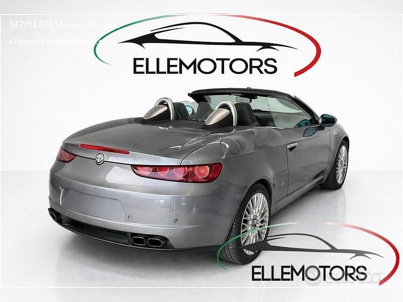 Begagnad Alfa Romeo Spider Exclusive 260 HK (191 kW) 2007 Grå Cab