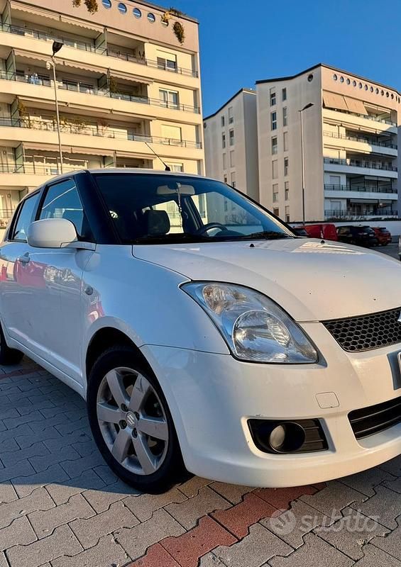 Usata Suzuki Swift Club 92 CV (67 kW) 2009 Bianco Berlina
