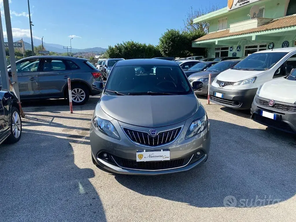 Usata Lancia Ypsilon Gold 69 CV (50 kW) 2021 Gray Utilitaria