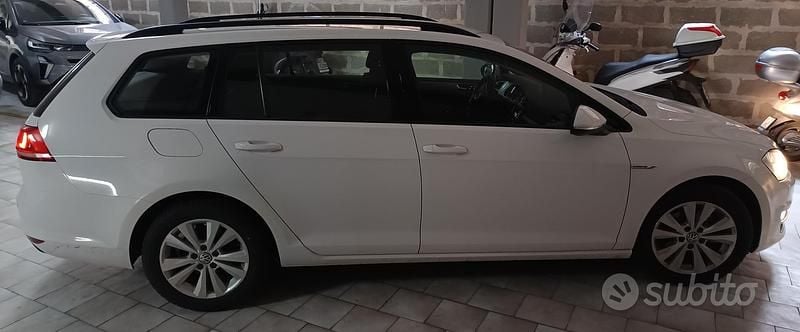 Usata VW Golf VII Comfortline 110 CV (80 kW) 2015 Bianco Station wagon