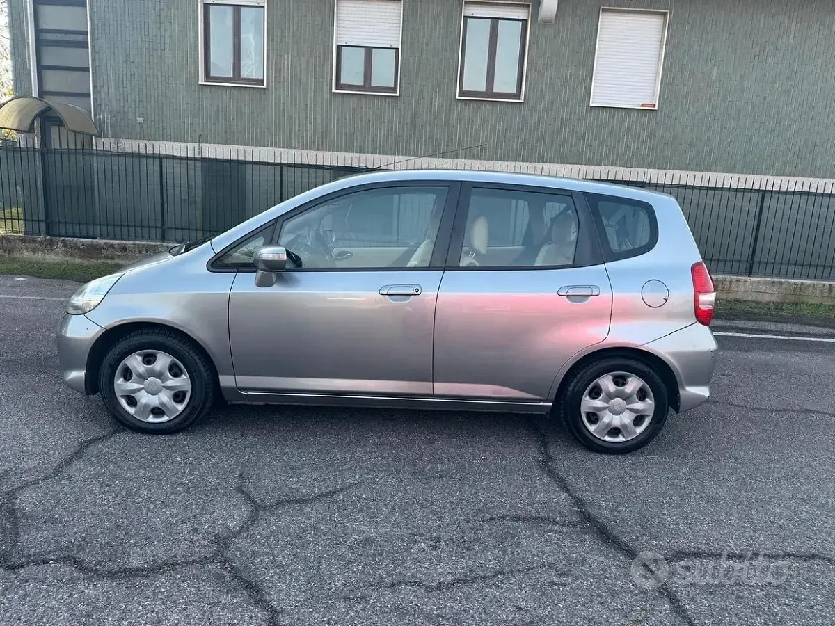 Usata Honda Jazz LS 83 CV (61 kW) 2006 Grigio Utilitaria