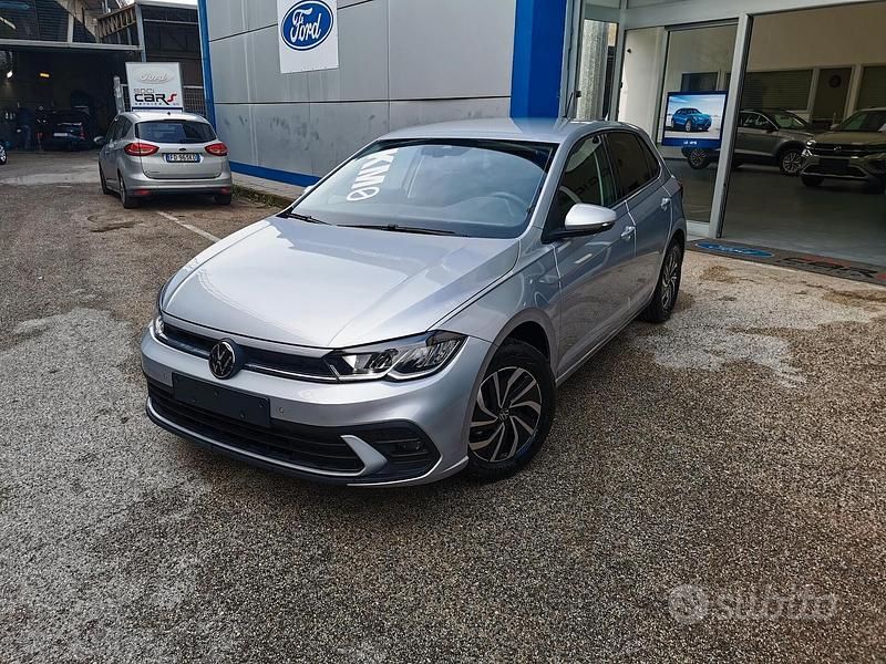 Grigio Usata 2024 VW Polo Edition Tre volumi | 19.200 € (Buon prezzo) - Immagine 1/4