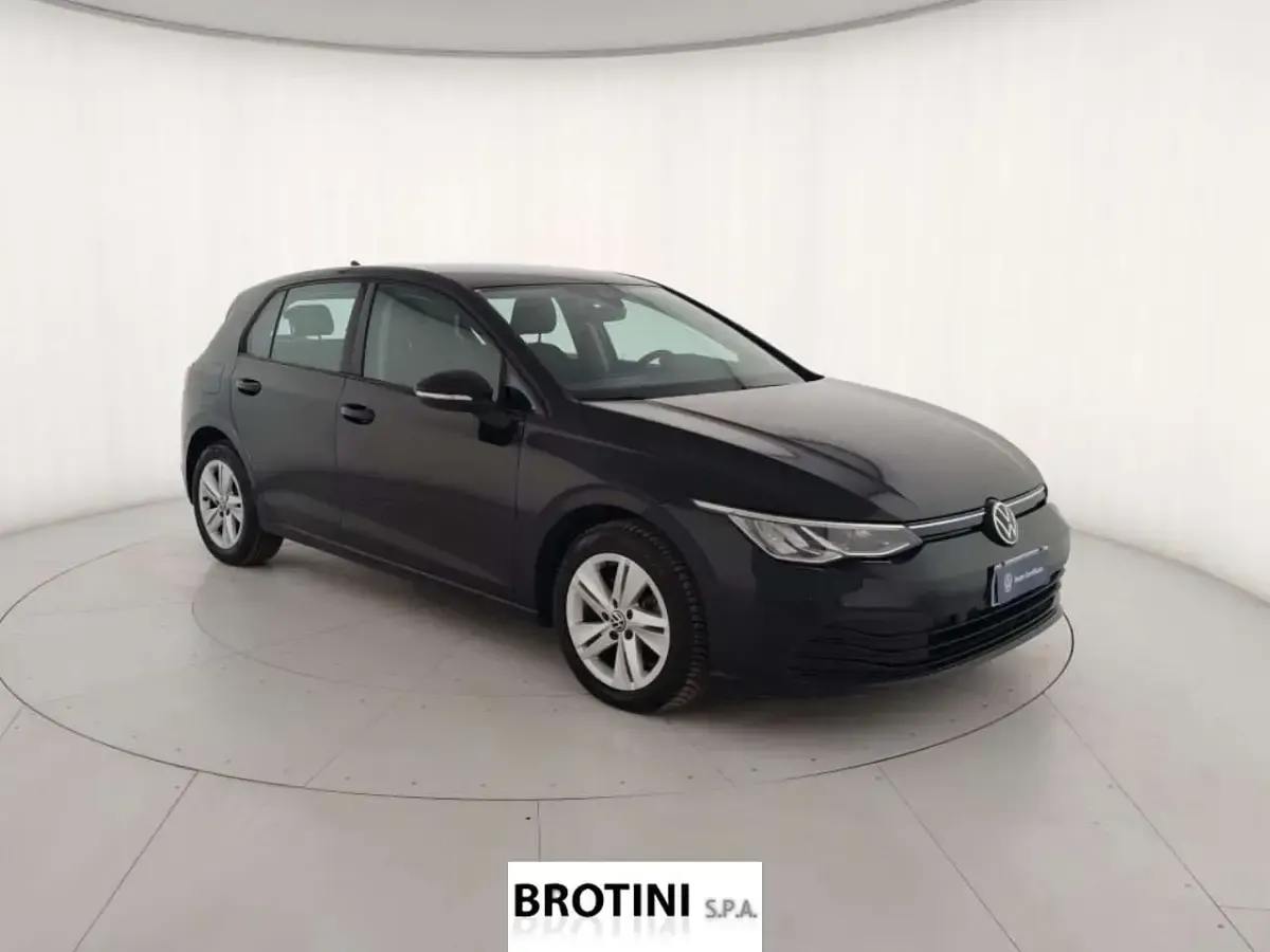 Usata VW Golf VII Life 116 CV (85 kW) 2021 Nero Utilitaria