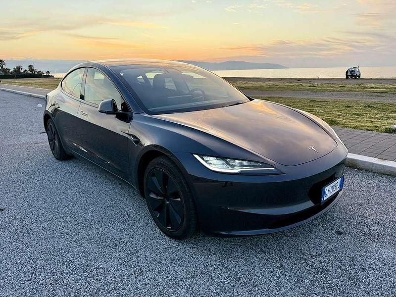 Usata Tesla Model 3 RWD 235 kW (320 CV) 2025 Grigio Berlina