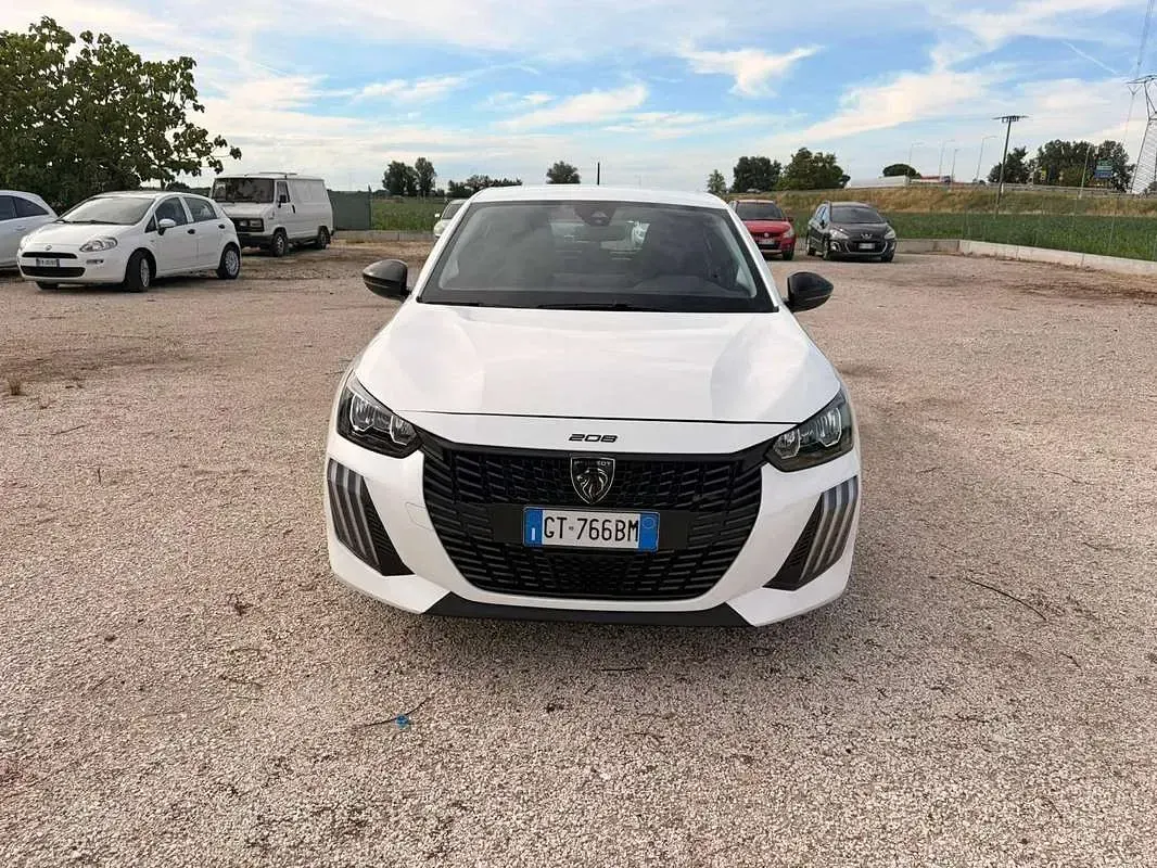 Usata Peugeot 208 Active 101 CV (74 kW) 2024 Bianco Utilitaria
