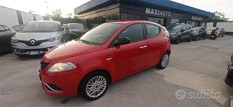 Usata Lancia Ypsilon 69 CV (50 kW) 2015 Rosso Utilitaria