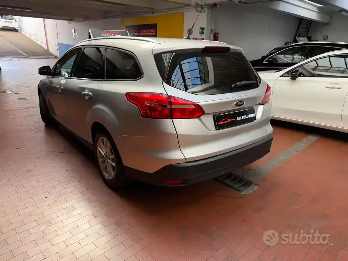 Usata Ford Focus 120 CV (88 kW) 2015 Grigio Berlina