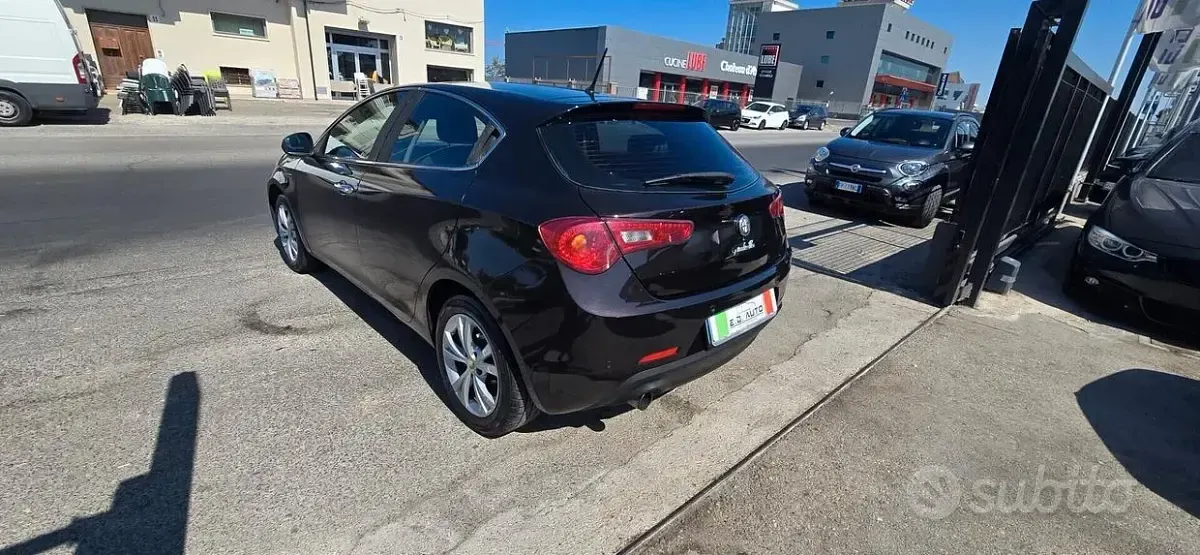 Usata Alfa Romeo Giulietta Exclusive 105 CV (77 kW) 2012 Nero Utilitaria
