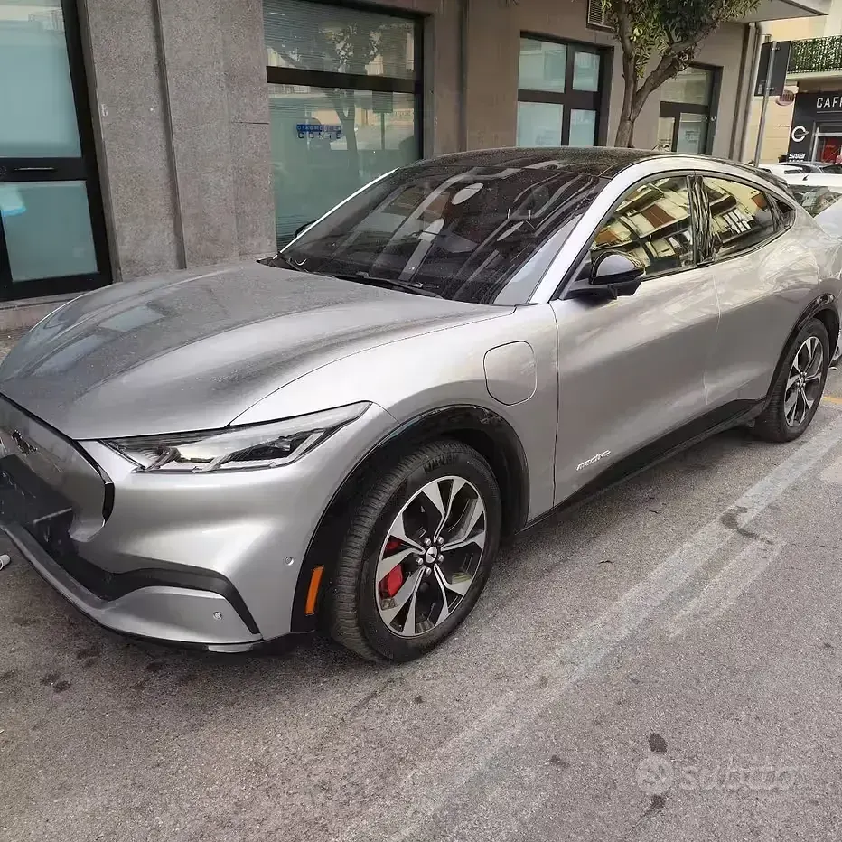 Usata Ford Mustang Mach-E Premium 242 kW (330 CV) 2022 Grigio SUV