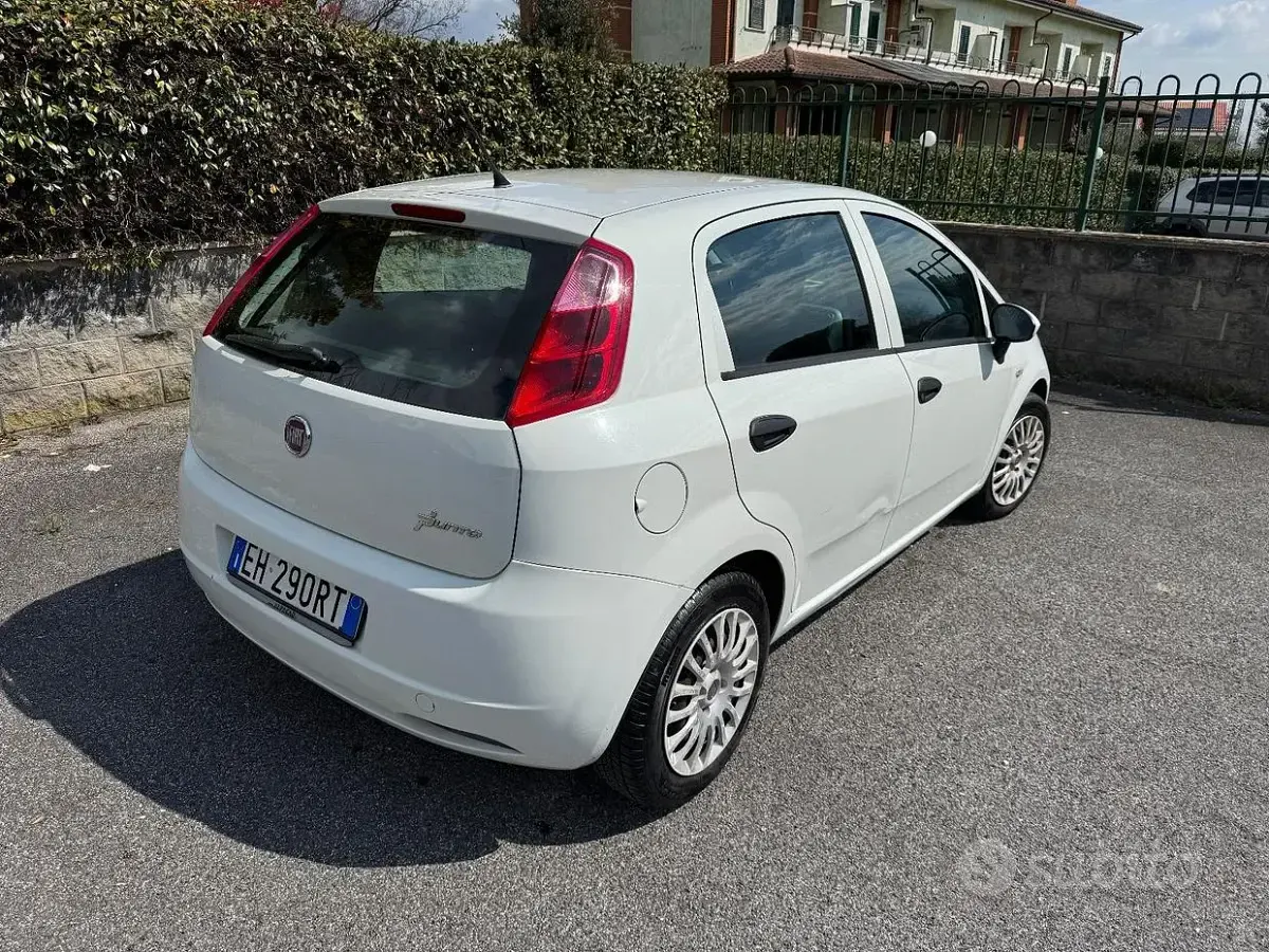 Usata Fiat Grande Punto 75 CV (55 kW) 2011 Bianco Utilitaria