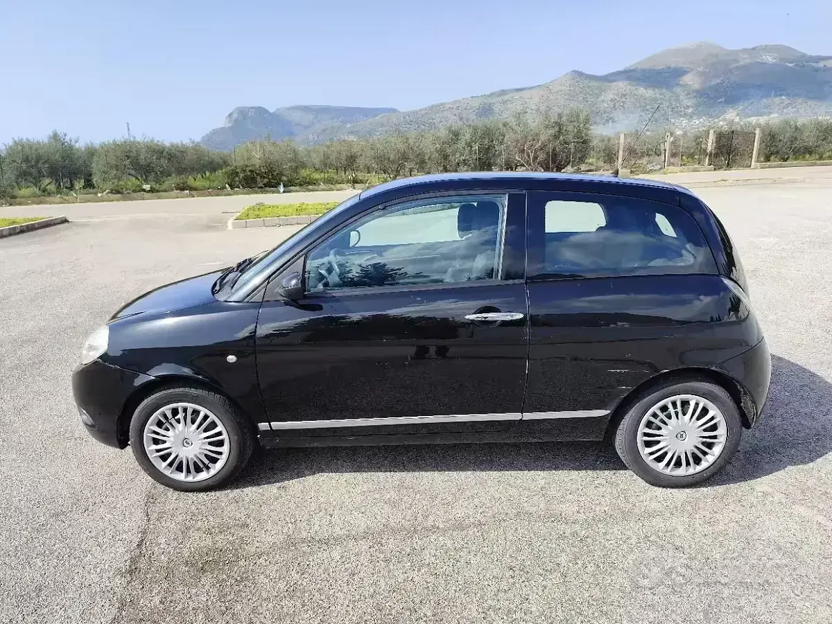Usata Lancia Ypsilon 75 CV (55 kW) 2007 Nero Utilitaria