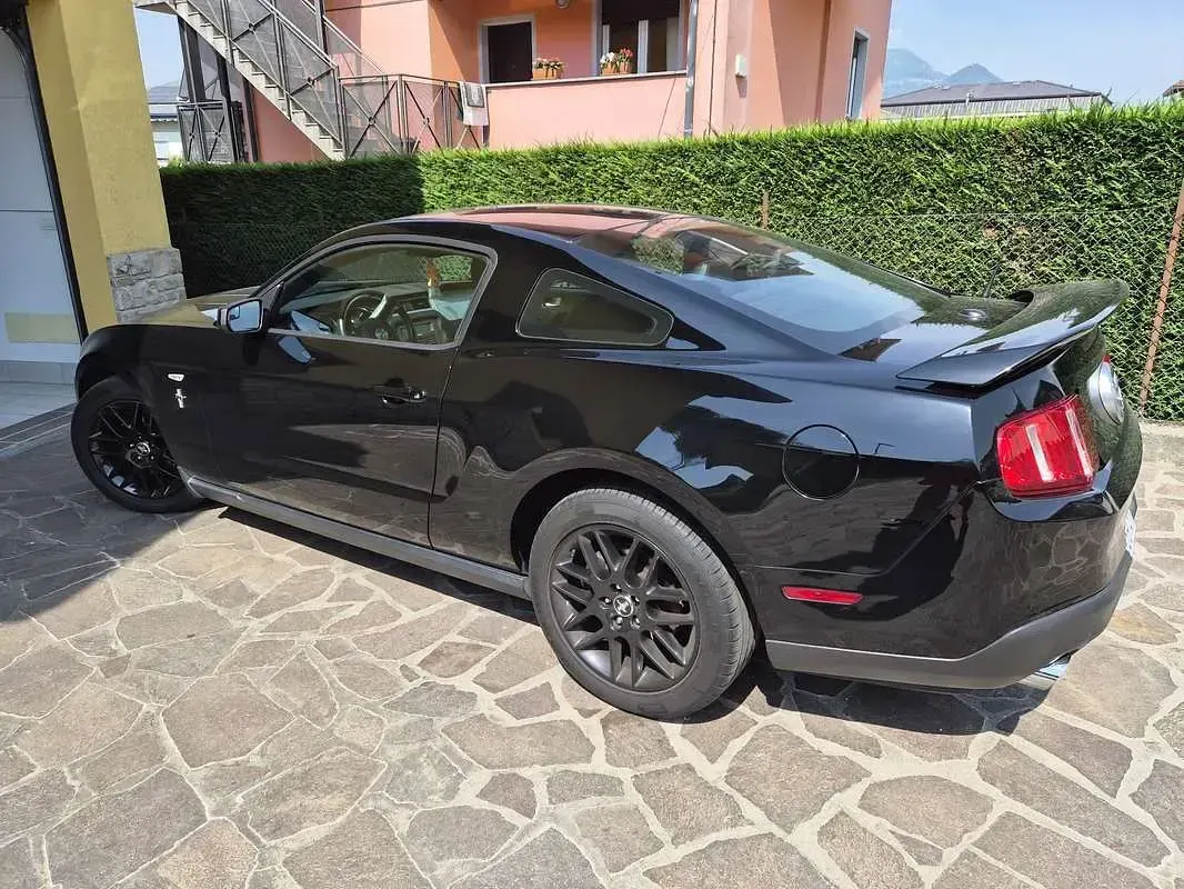 Usata Ford Mustang 320 CV (235 kW) 2012 Nero