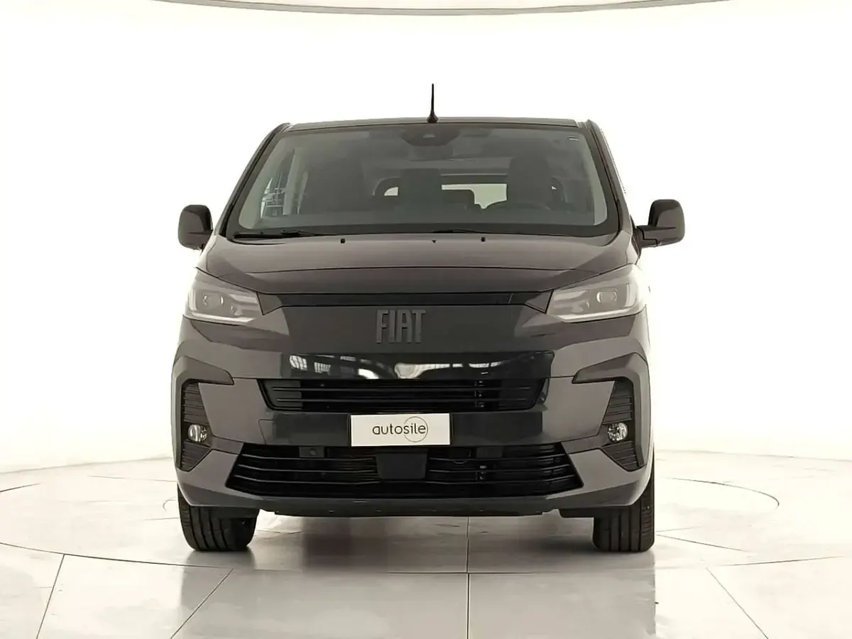 Usata Fiat Ulysse S 131 kW (179 CV) 2025 Grigio scuro Monovolume