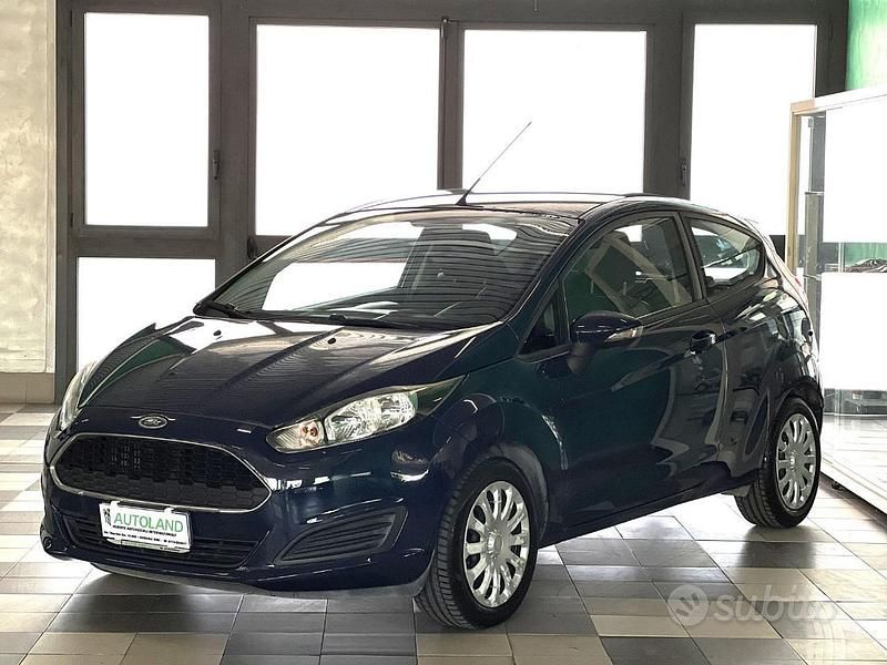 Usata Ford Fiesta Business Edition 75 CV (55 kW) 2016 Blu pastello Utilitaria