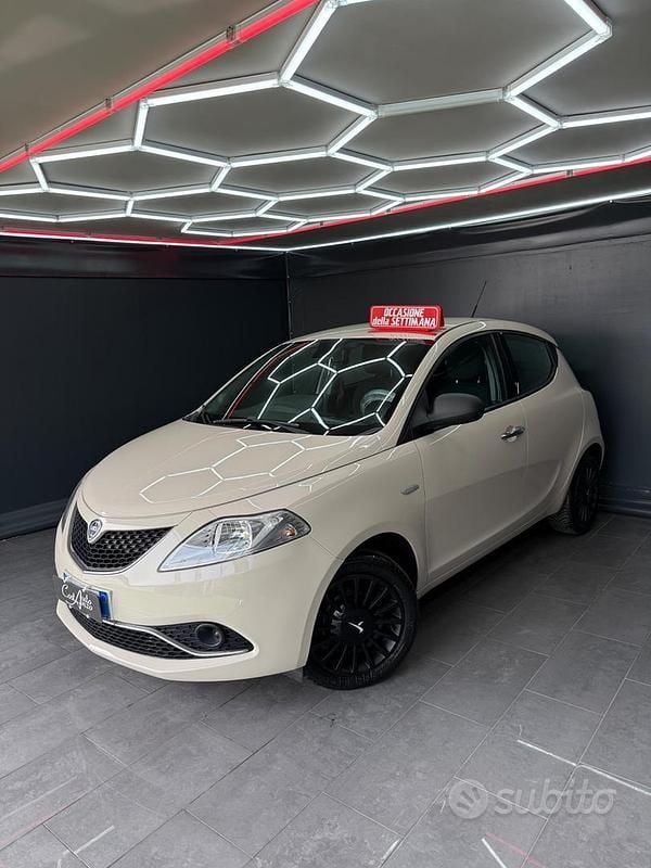 Usata Lancia Ypsilon Platinum 95 CV (69 kW) 2016 Beige Utilitaria
