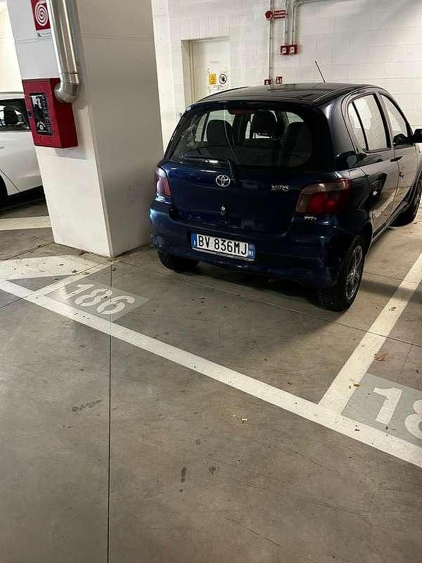 Usata Toyota Yaris 86 CV (63 kW) 2001 Berlina