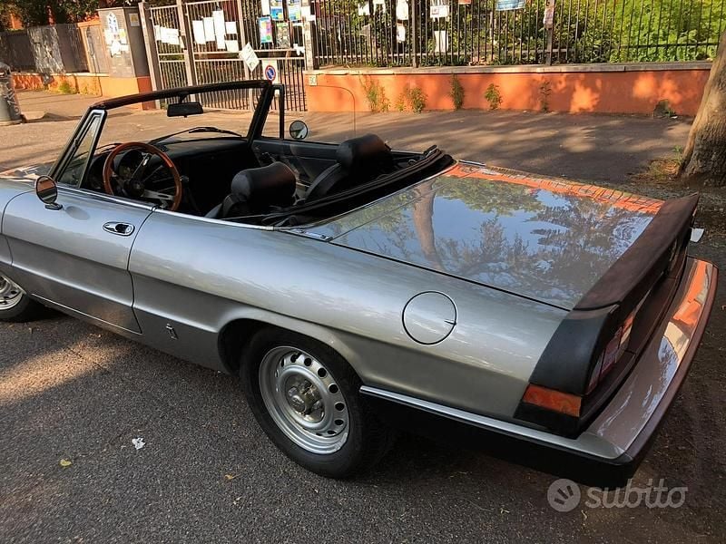 Usata Alfa Romeo Spider 103 CV (75 kW) 1982 Grigio Cabrio