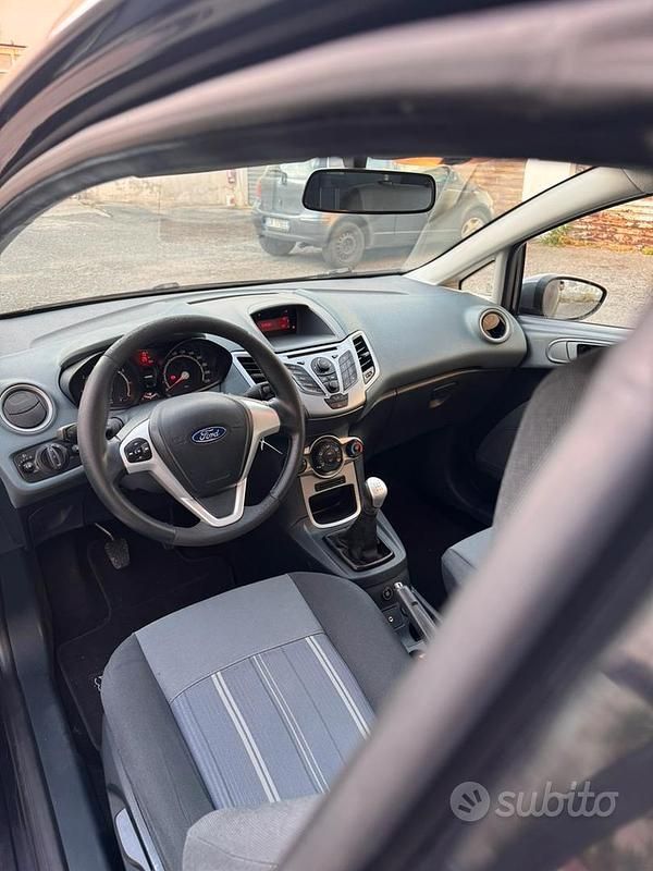 Usata Ford Fiesta 96 CV (70 kW) 2009 Nero Utilitaria