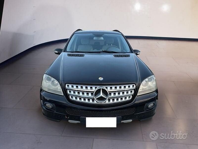 Usata Mercedes ML320 224 CV (164 kW) 2007 Nero SUV