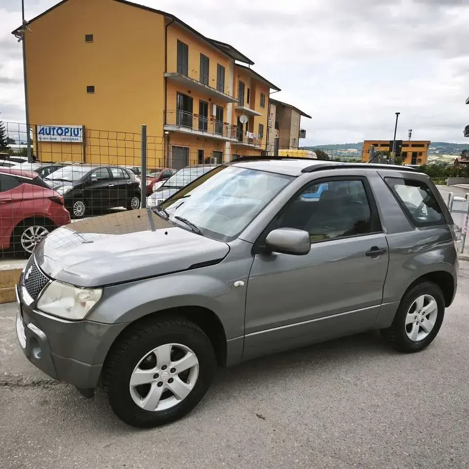 Usata Suzuki Grand Vitara 106 CV (77 kW) 2006 Grigio SUV