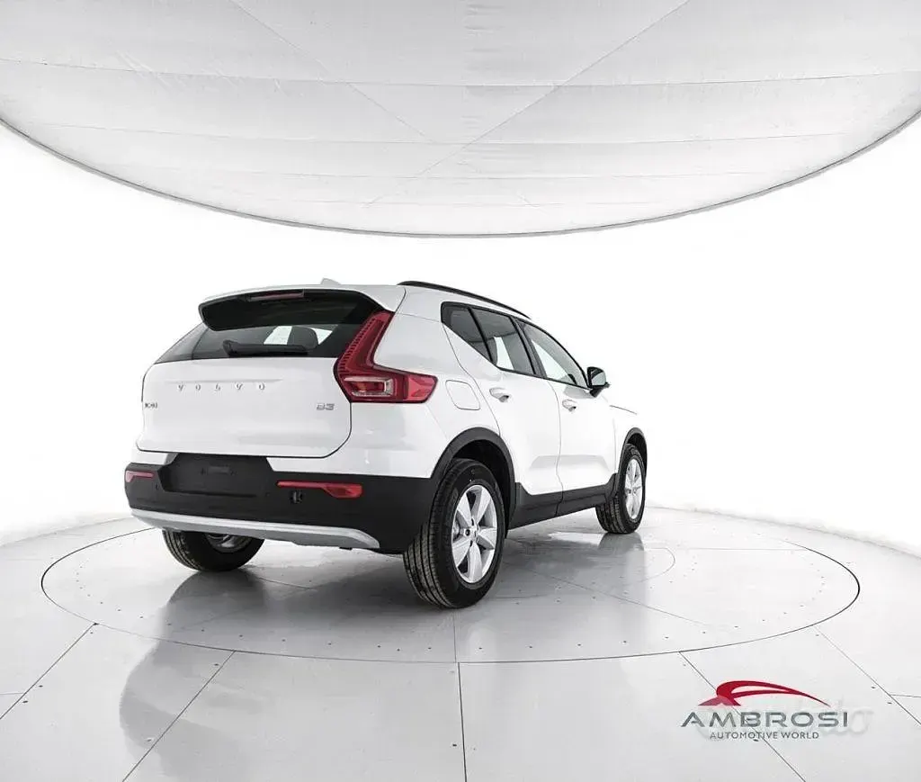 Nuova Volvo XC40 Core 163 CV (119 kW) 2026 Bianco SUV