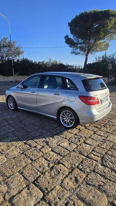 Usata Mercedes B180 Executive 109 CV (80 kW) 2012 Grigio Utilitaria