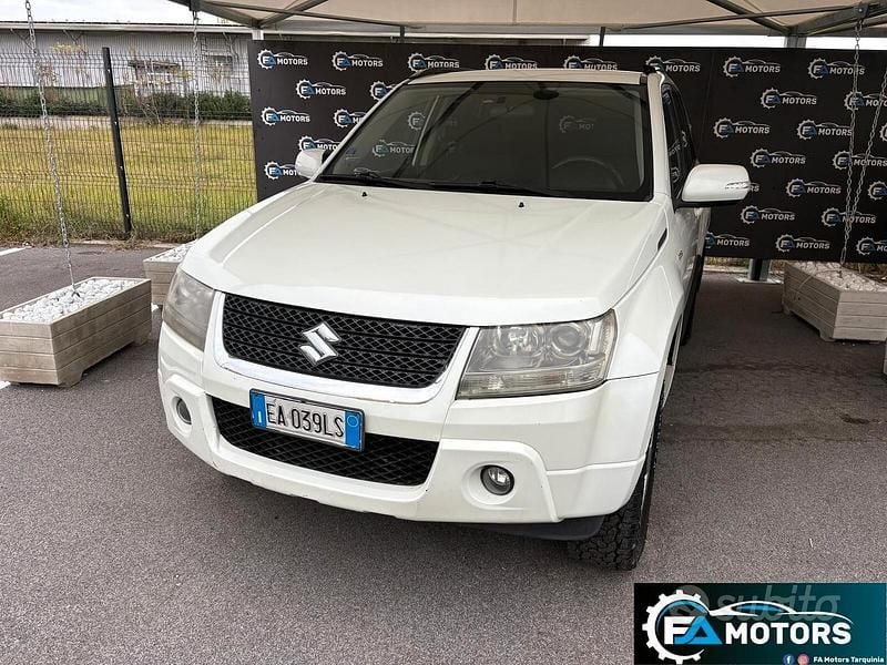 Bianco Usata 2010 Suzuki Grand Vitara SUV | 6900 € (Ottimo prezzo) - Immagine 1/4