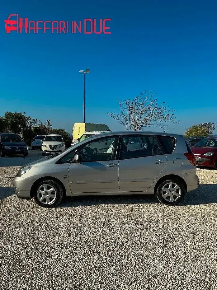 Usata Toyota Corolla Verso 90 CV (66 kW) 2003 Grigio Monovolume