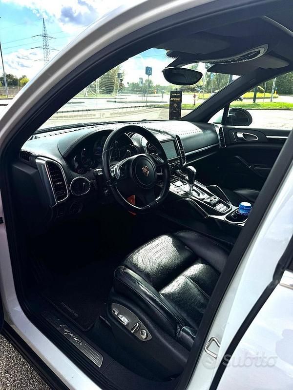 Usata Porsche Cayenne 239 CV (175 kW) 2013 Bianco SUV