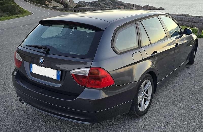 Usata BMW 318 143 CV (105 kW) 2008 Grigio Station wagon